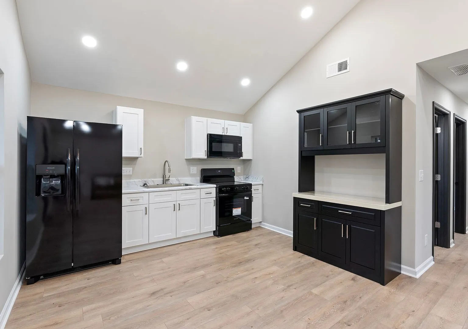 Brand New 3BR/1BA Home for Rent Walk to APSU & Downtown Clarksville! — Photo 2
