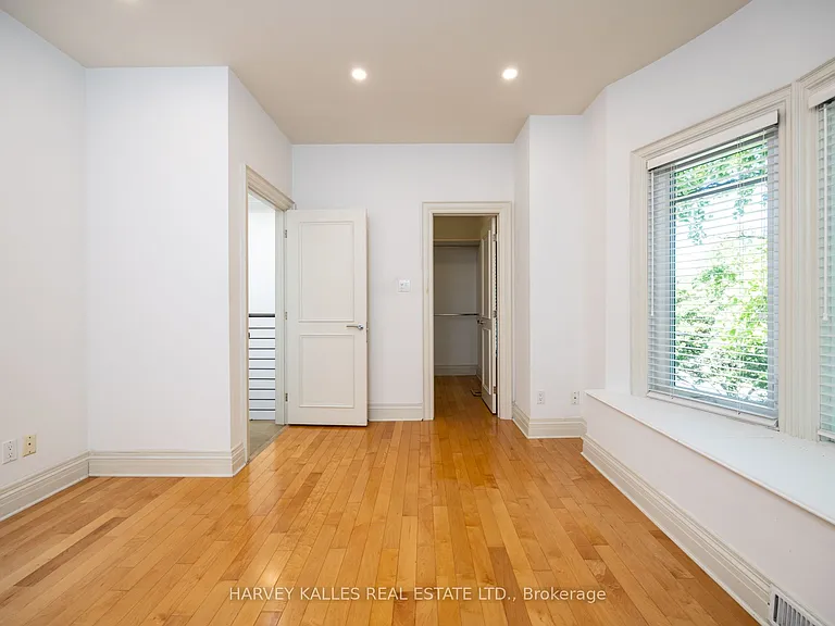 495 Deloraine Ave — Photo 37
