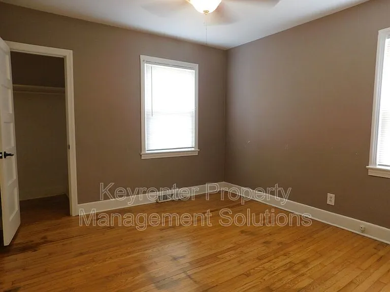 325 James Ave — Photo 25