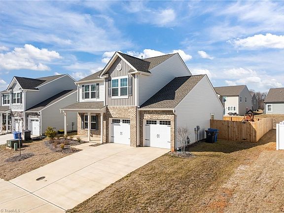 2nd image of 1714 Eagle View Dr