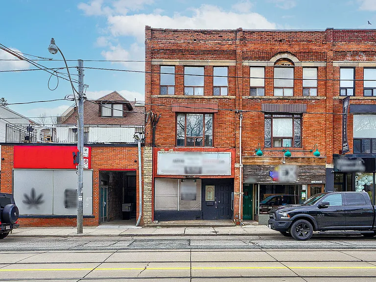 1046 Bathurst St — Photo 23