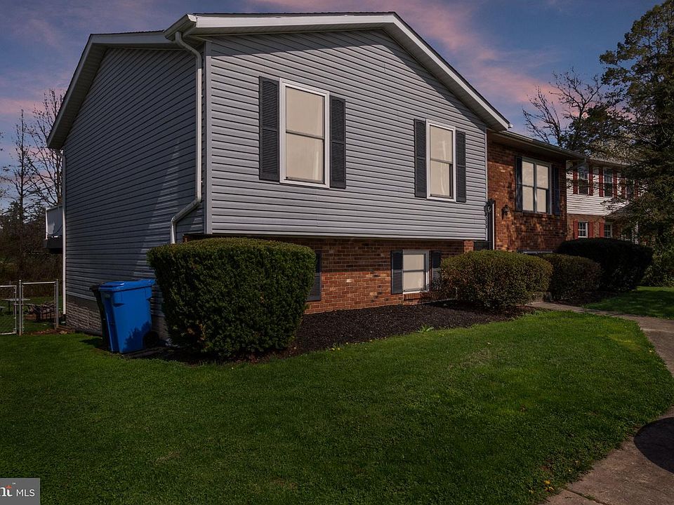 1st image of 204 Grand Dr