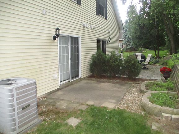 2nd image of 1415 Laurel Oaks Dr