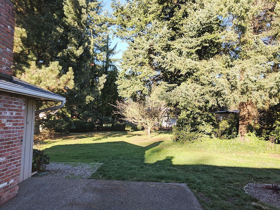 Fully fenced back yard