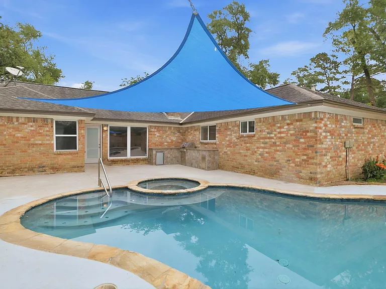 15215 Parkville Dr — Photo 49