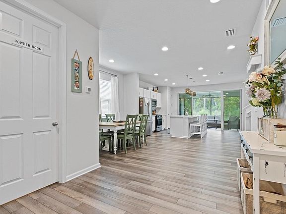 4th image of 143 Old Cottage Dr