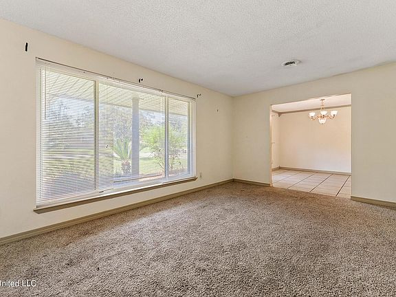 4th image of 12449 Crestwood Dr