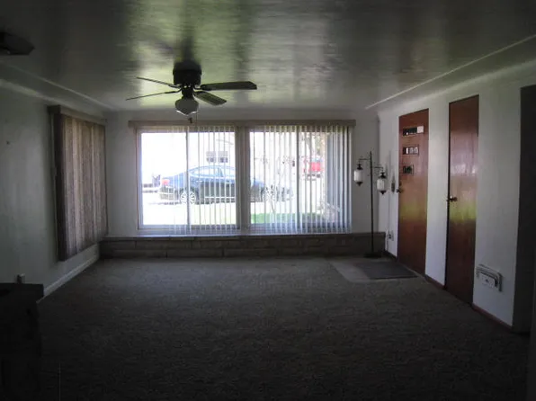 1411 S 8th St, Pekin, IL 61554