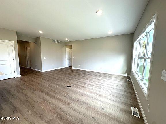 5th image of 1002 N Ridge Dr