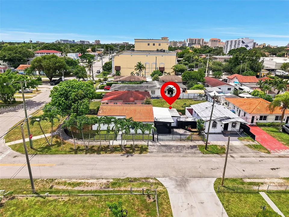 3500 NW 1st St #MAIN HOUSE