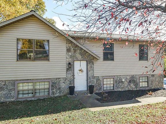 2nd image of 219 Woodgate Dr SE
