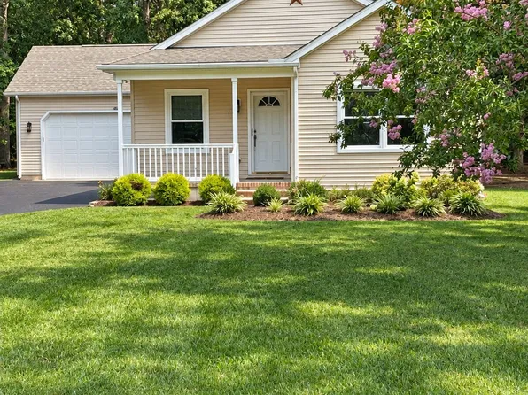8 Lake Shore Dr, Lewes, DE 19958