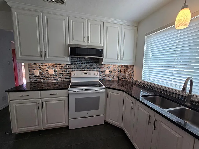 2602 N Pecos St #A — Photo 16