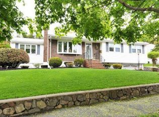 2 Rayner Cir, Stoneham, MA 02180