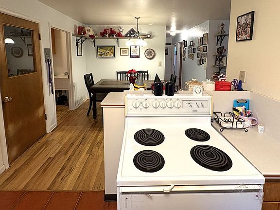 3rd image of 920 S 4th St