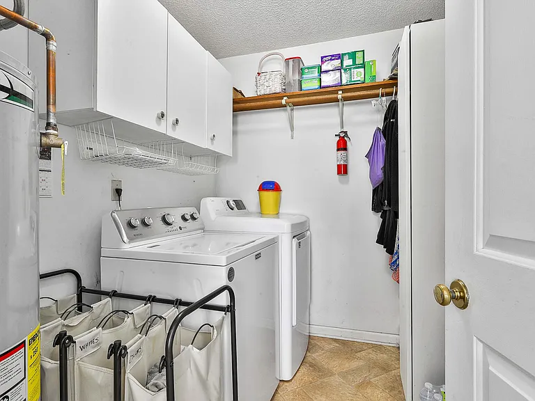 110 Hampton Woods Dr — Photo 33