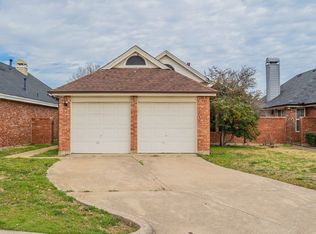 3066 Rustlewind Ln, Grand Prairie, TX 75052