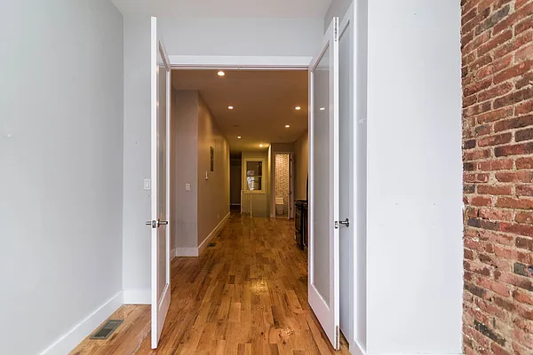 Rented by Nooklyn NYC LLC | media 77