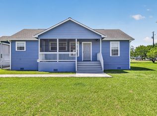 570 Stovall Dr, Palacios, TX 77465