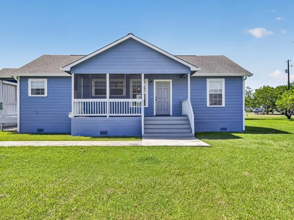570 Stovall Dr, Palacios, TX 77465