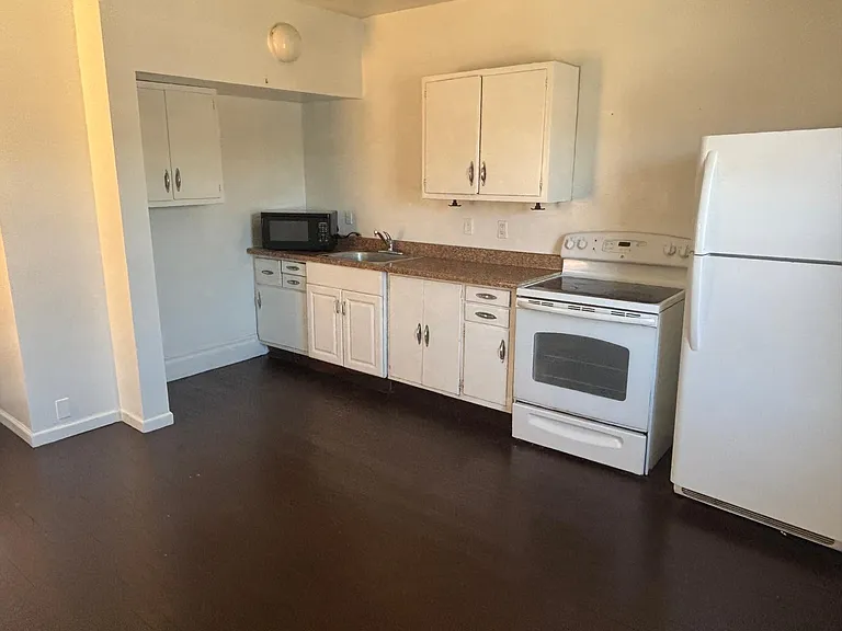 908 Duss Ave #2 — Photo 2