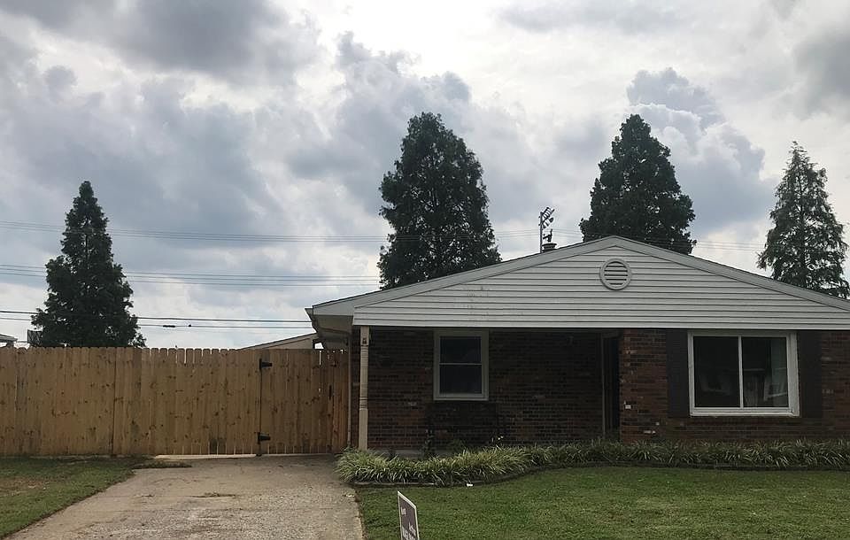 1st image of 3000 E Yellowstone Dr