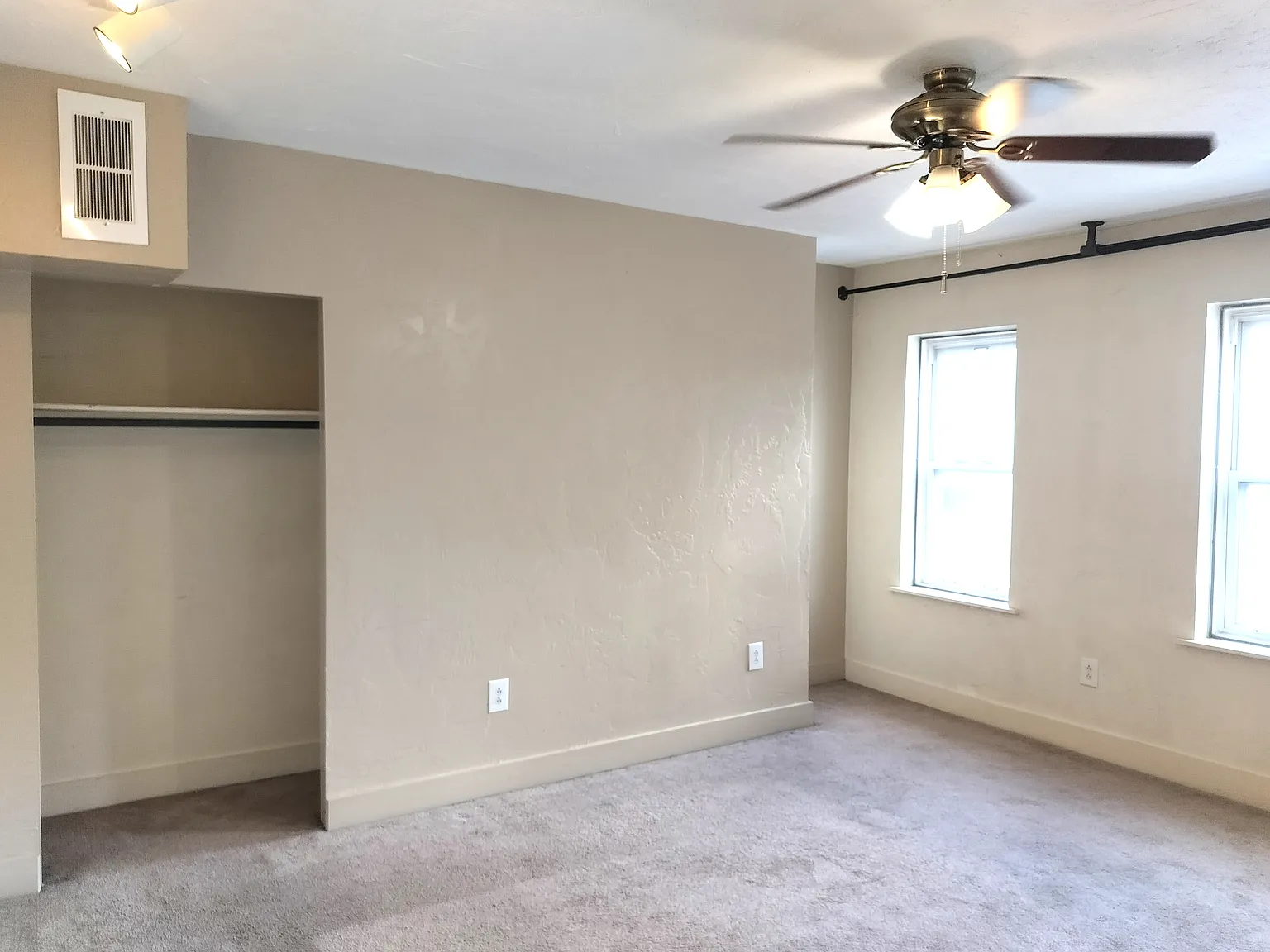 3 bed, $1,500 — Photo 2