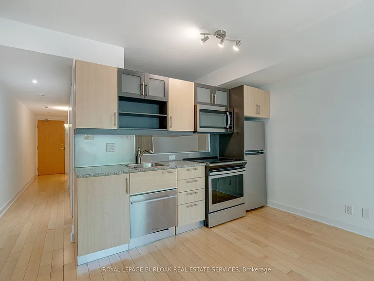 350 Wellington St W #M20 — Photo 21