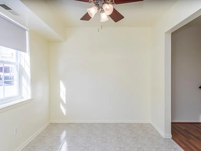 Colonial Village Townhomes — Photo 15