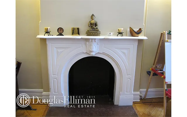 Rented by Douglas Elliman | media 33