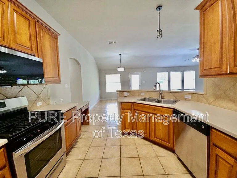 1104 Kensington Castle Trl — Photo 10
