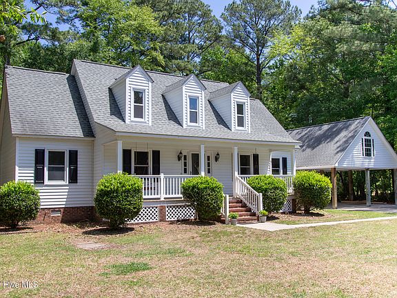 3rd image of 212 N Wedgewood Drive