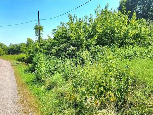 26 Pheasant Run Dr, Mound City, KS 66056