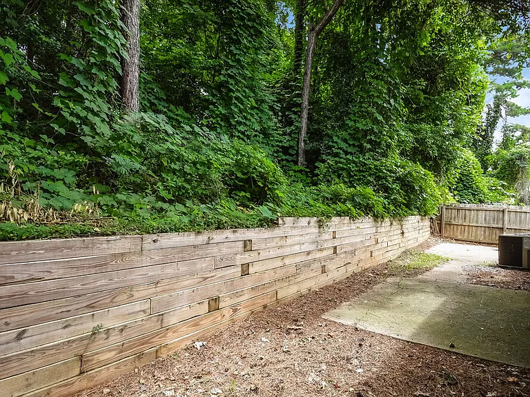 885 Trace Cir NE — Photo 16