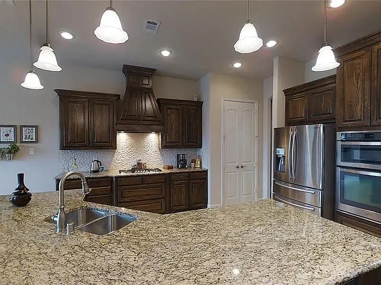 2537 Roseville Dr — Photo 16