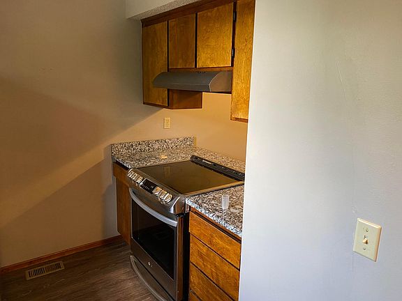 4th image of 3063 Francis St
