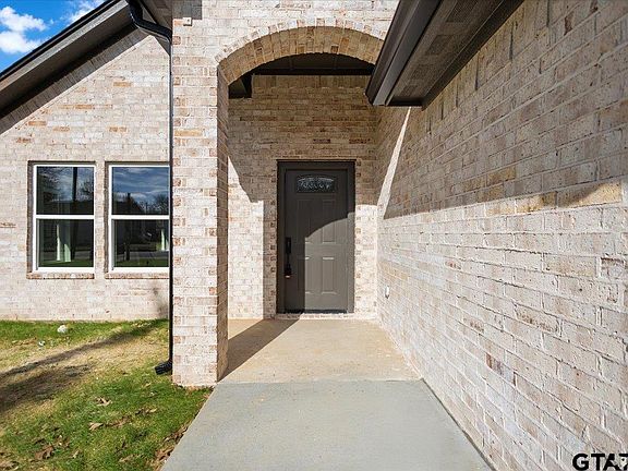 3rd image of 427 W Harmony St