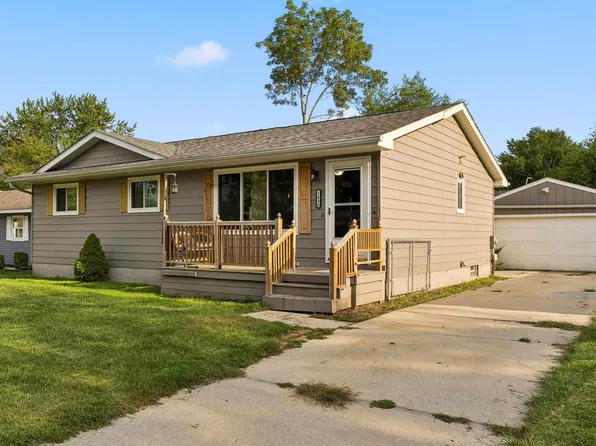 1436 Devonshire Ln, Port Huron, MI 48060
