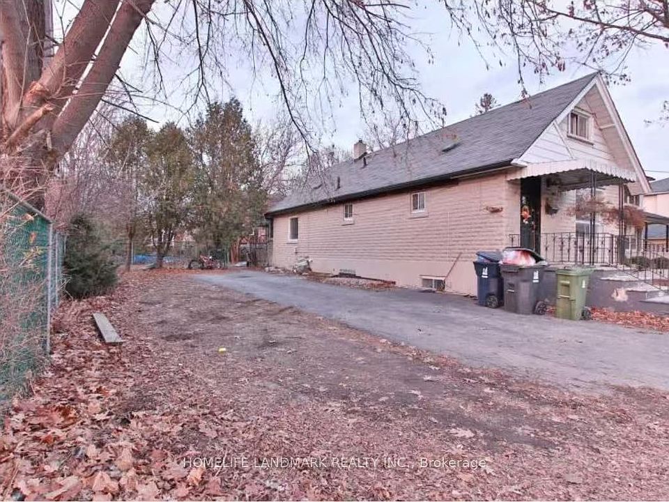 2nd image of 360B Lawrence Ave W
