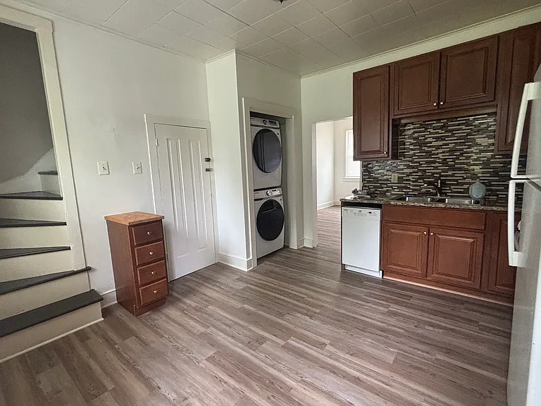 728 E Chestnut St — Photo 2