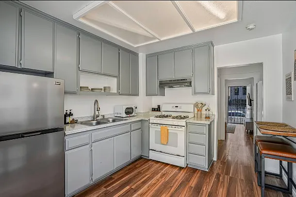 1723 Julian Ave — Photo 10