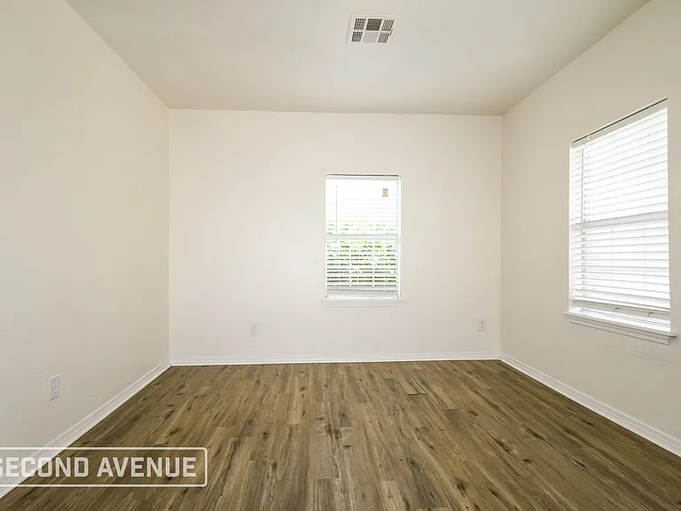 1521 S Blackwelder Ave — Photo 16
