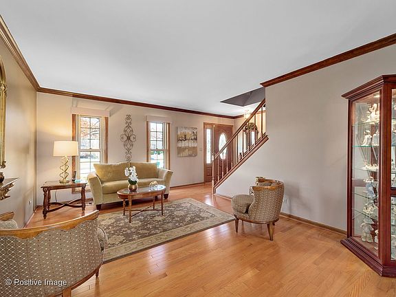 2nd image of 1005 Oakwood Dr