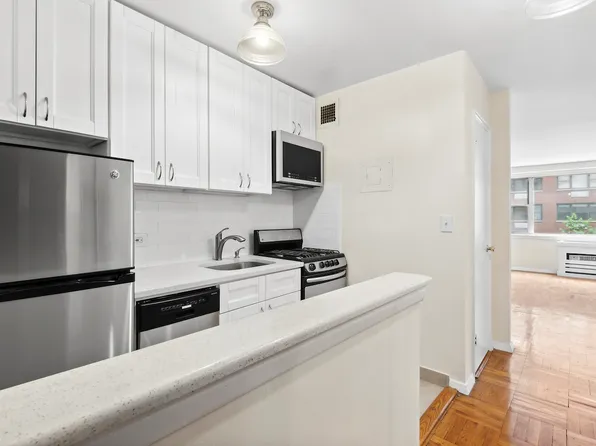 139 East 33rd Street image 2 of 10