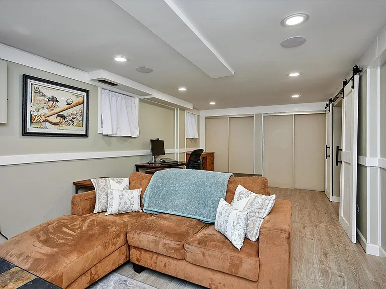2242 S Poplar St — Photo 22