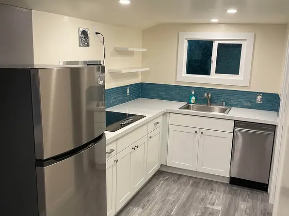 6436 Humphrey Rd, Clinton, WA 98236
