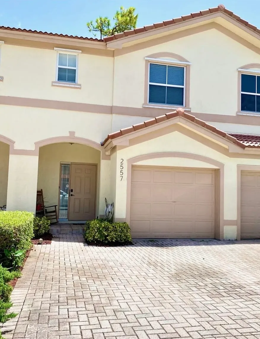 3 bed, 2.5 bath, 1400 sqft, $3,100 — Photo 2