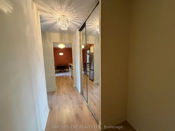 61 Richview Rd #1402, Toronto, ON M9A 4M8