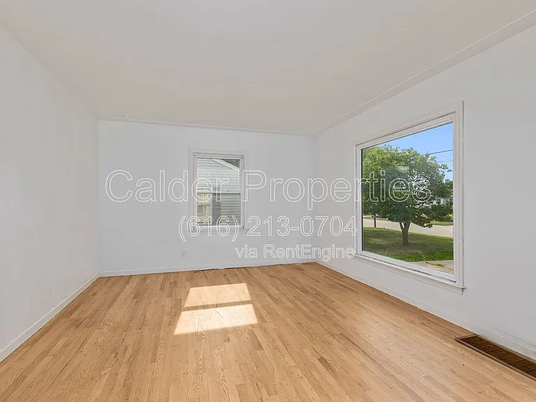 105 Morning Glory St SW — Photo 3