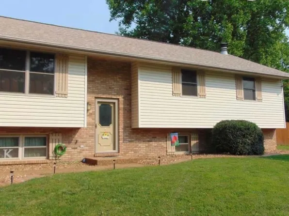 958 Wagon Trail Ct, Troy, IL 62294